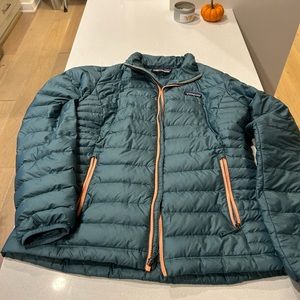Lightly worn Patagonia coat, women’s size medium!